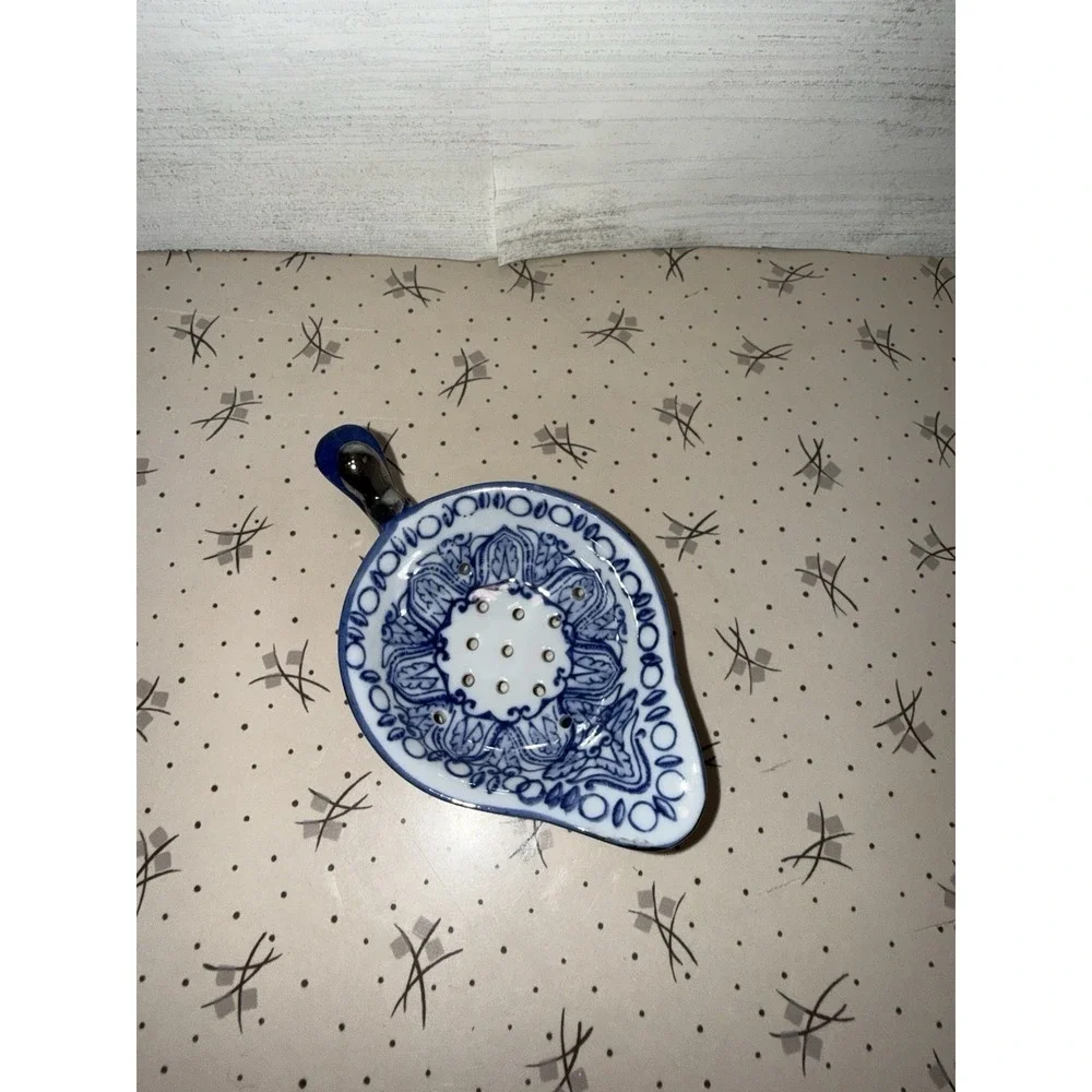 Bombay‎ Blue White & Silver Porcelain Tea Strainer Arabesque